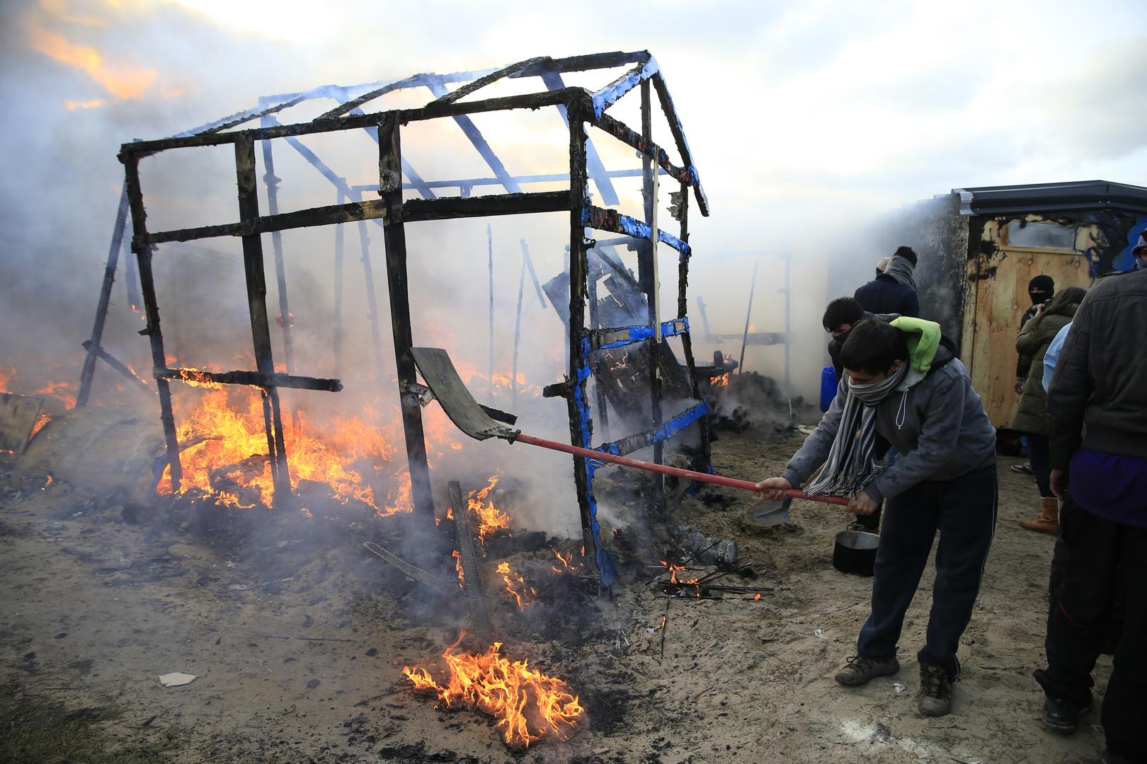 RT Deutsch-Bildergalerie: Der "Dschungel von Calais" in Flammen