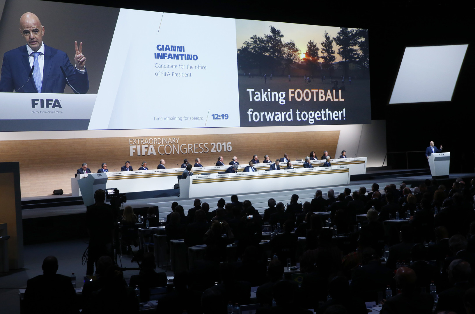 Neuer FIFA-Präsident Infantino: Der "Erneuerer" mit der nicht ganz so weißen Weste