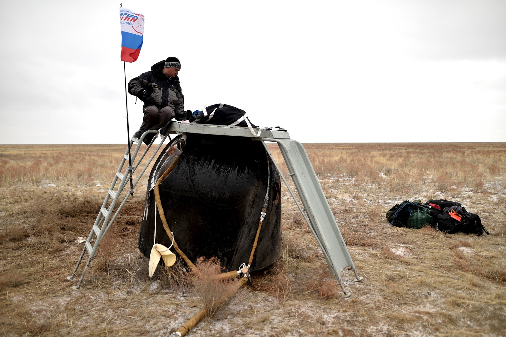 RT Deutsch-Bildergalerie: Russischer und amerikanischer Kosmonaut landen in Kasachstan