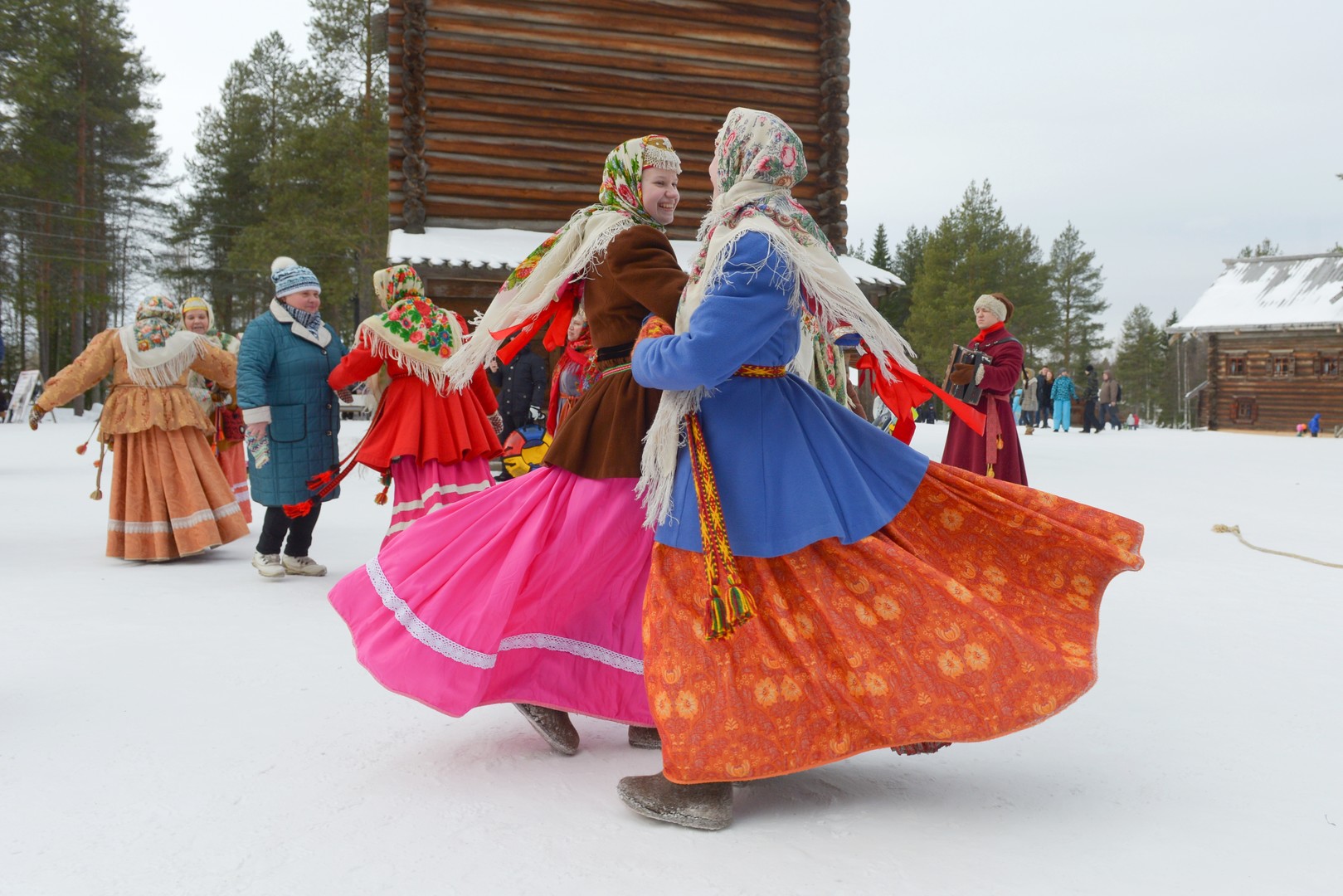RT Deutsch-Bildergalerie: Russland - Traditionelle "Butterwoche" in der Oblast Archangelsk