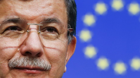 Meinungsfreiheit à la Davutoglu: Wer in der Türkei die Regierung kritisiert, kommt in den Knast