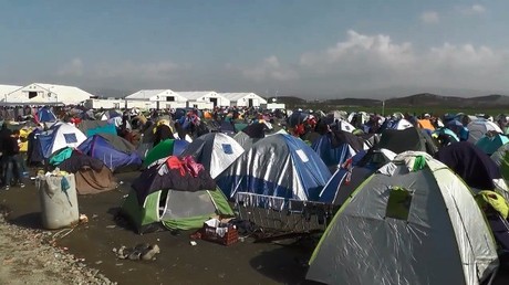 Live an der griechisch-mazedonischen Grenze aus dem Flüchtlingslager in Idomeni