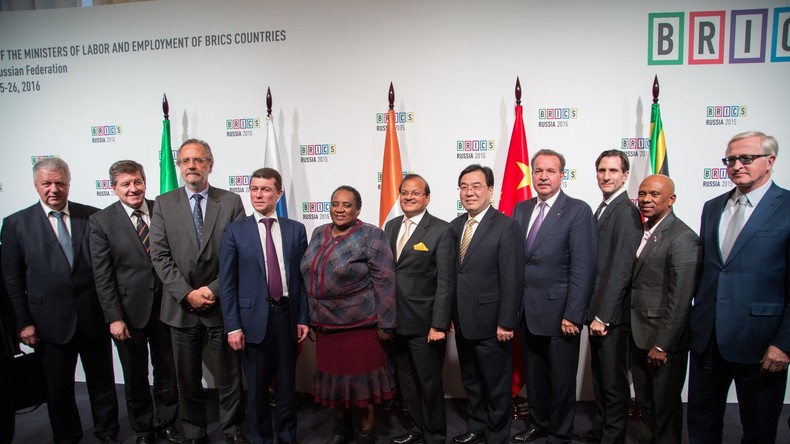 BRICS-Bank genehmigt erste Investitionen von 811 Millionen US-Dollar in erneuerbare Energie
