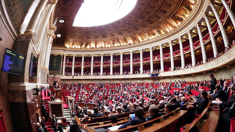 Frankreich: Parlament stimmt für Resolution zur Aufhebung der Russland-Sanktionen
