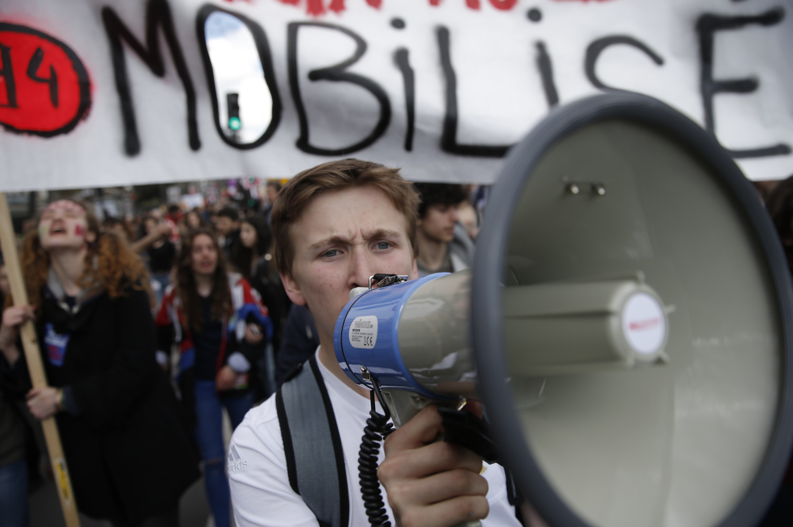 Massen-Proteste in Frankreich: "Euch gehört die Macht, uns gehört die Nacht"