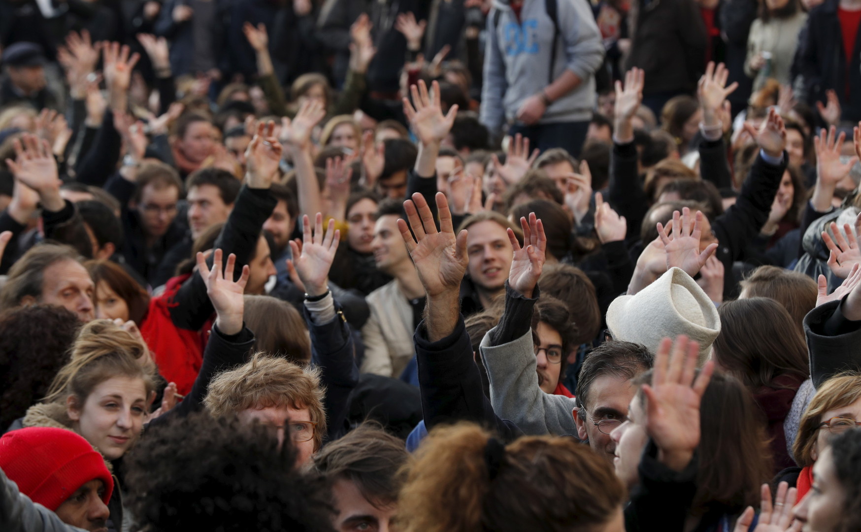 Massen-Proteste in Frankreich: "Euch gehört die Macht, uns gehört die Nacht"