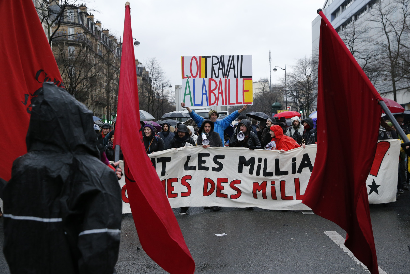 Massen-Proteste in Frankreich: "Euch gehört die Macht, uns gehört die Nacht"
