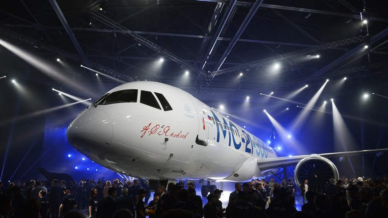 Russland präsentiert neues Passagierflugzeug MS-21