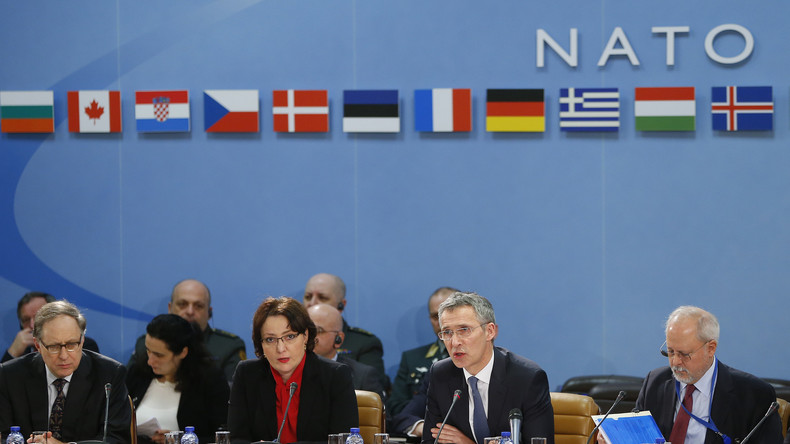 Gipfeltreffen der NATO-Verteidigungsminister in Brüssel: Aufrüstung und "Sicherung der Ostgrenze"