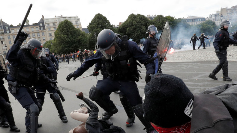 Gewalteskalation in Frankreich: Hooligans, Terrorangriff und Gewerkschaftsstreik