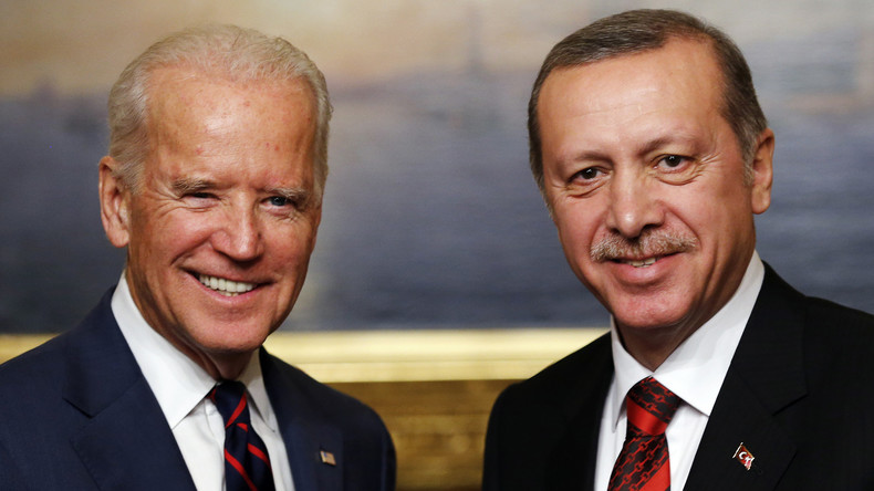 Joe Biden zu Syrien: „Saddam von der Macht vertreiben…“ „Äh… Assad“