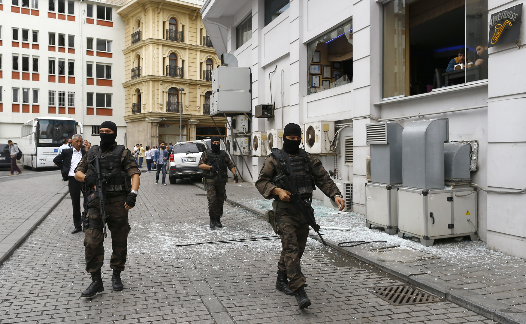 Istanbul: Mindestens 11 Tote bei Terroranschlag während Rush-Hour - Live Updates