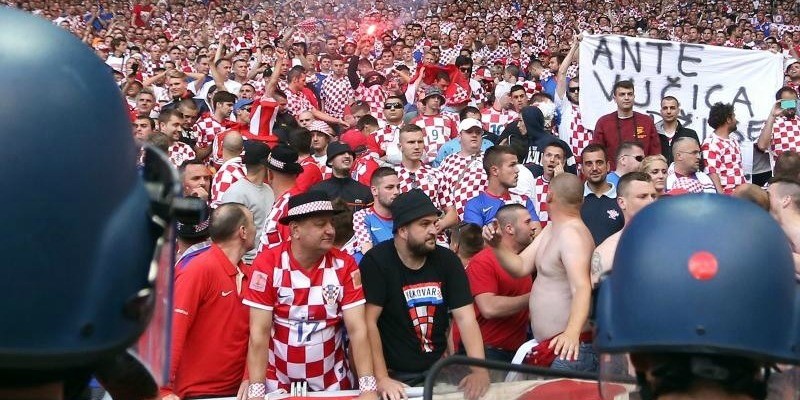 EM 2016: Wie faschistische kroatische "Hools" trotz Warnungen unbehelligt in die Stadien gelangen