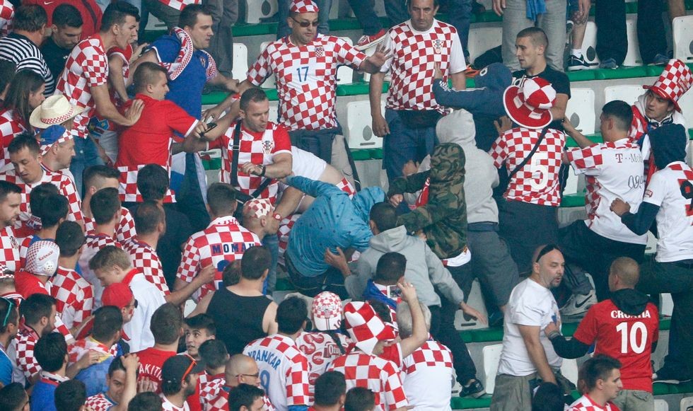 EM 2016: Wie faschistische kroatische "Hools" trotz Warnungen unbehelligt in die Stadien gelangen
