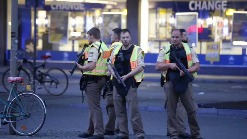 Video: Dutzende Münchner fliehen vor Schüssen am Olympia Einkaufszentrum