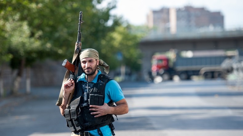 Armenien: Polizeistation in Jerewan bleibt von Extremisten besetzt