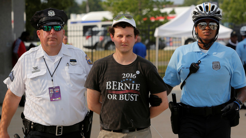 Bernie or Bust: Unterstützer von Bernie Sanders empört über Manipulationen des Parteiestablishments