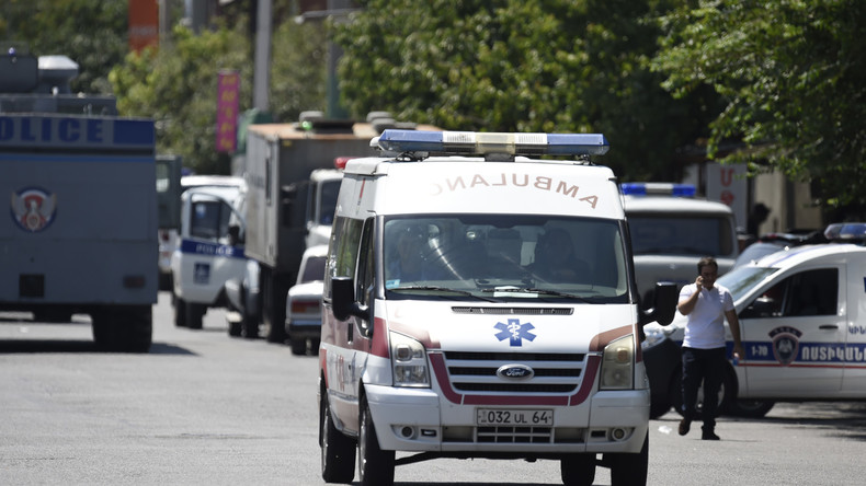 Neue Eskalation in Armenien: Extremisten nehmen Ärzte als Geiseln