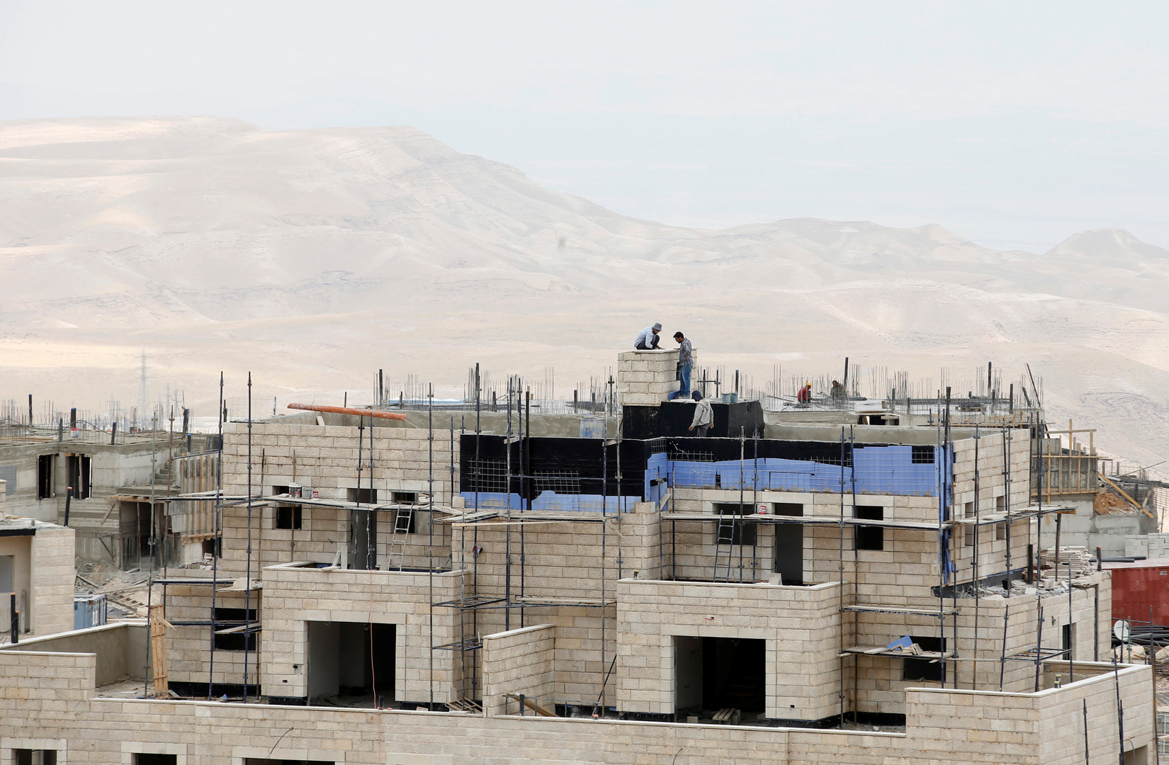 Israel kündigt "aggressive Maßnahmen" an und errichtet 800 neue Siedler-Häuser in besetzten Gebieten
