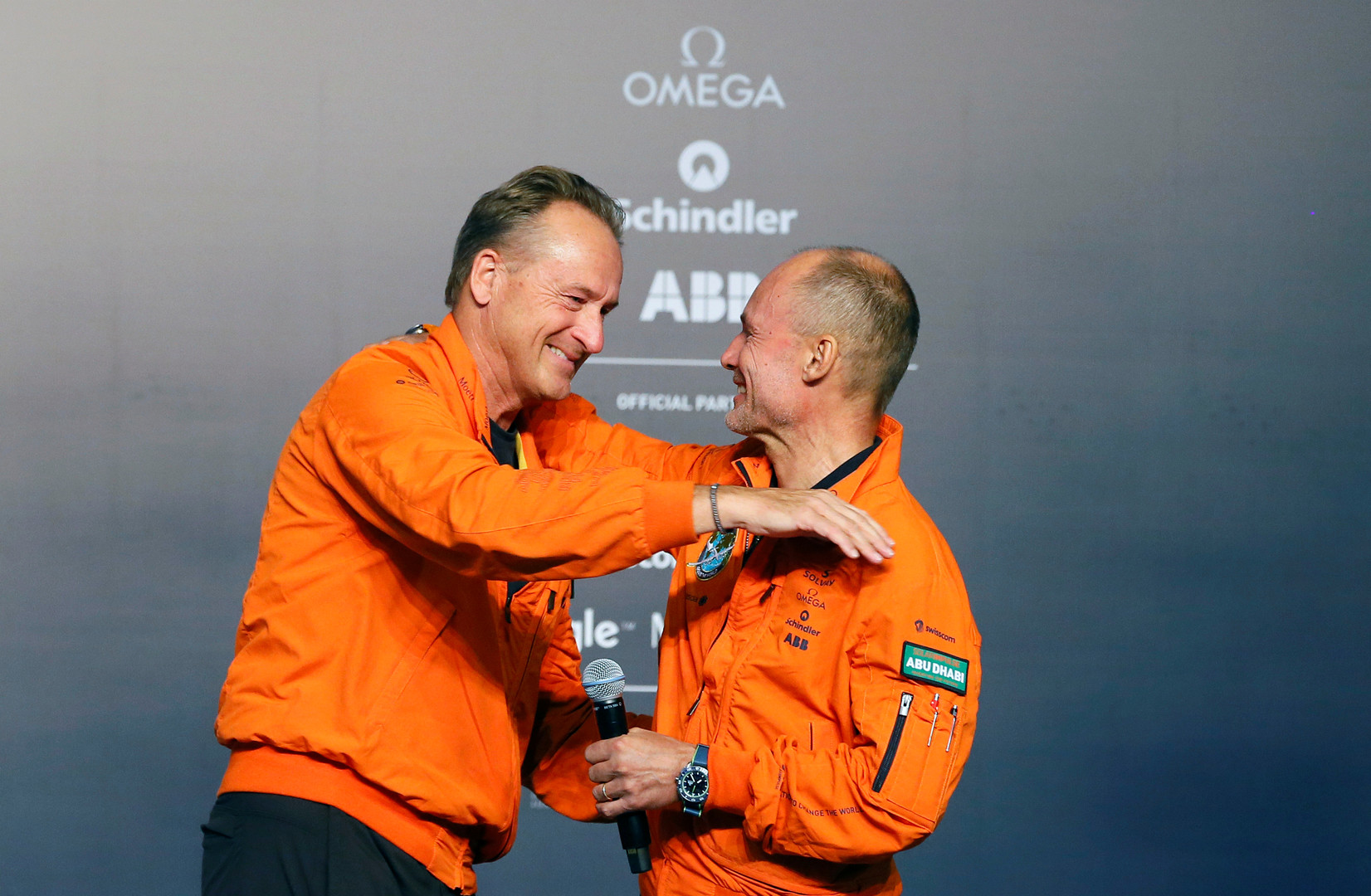 Landung von „Solar Impulse 2“ nach erster erfolgreicher Weltumrundung ohne Treibstoff