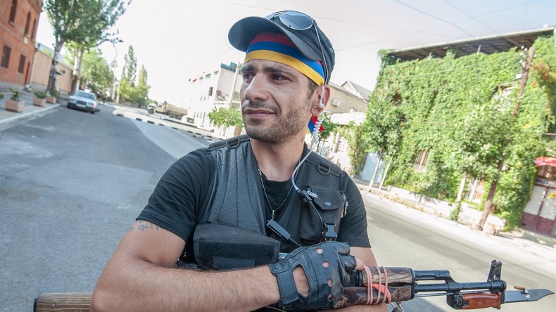 Armenien: Polizeirevier in Jerewan befreit - Milizionäre von "Sasna Zrer" legen Waffen nieder