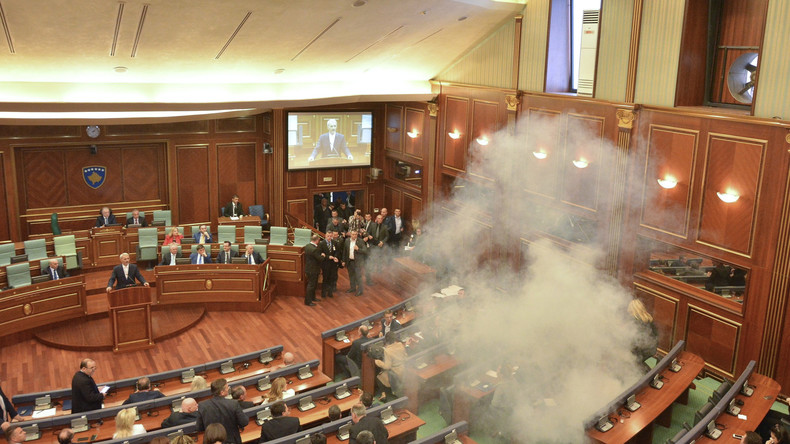 Kosovo: Während Debatte zu Grenzabkommen Parlamentsgebäude mit Panzerfaust beschossen