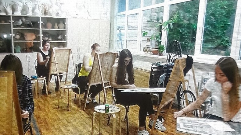 Besuch in der Kunstschule - Austauschschülerin berichtet RT von ihrem Leben in Russland