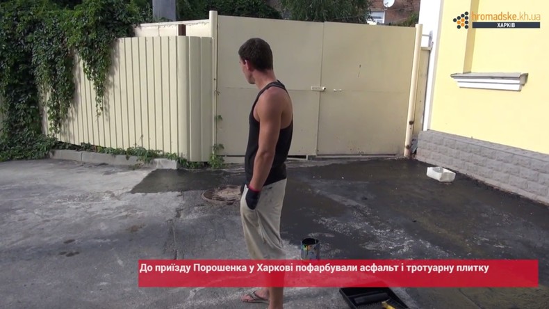 Charkiw: Asphalt wird vor Poroschenko-Besuch schwarz gestrichen