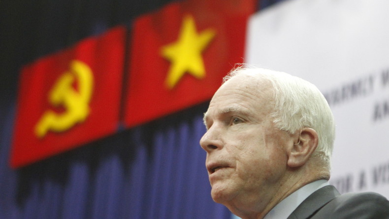 Russlands Justizministerium setzt John McCains Institut auf die Liste 'unerwünschter Organisationen'