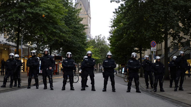 Polizisten wegen Millionen-Betrugs mit Elterngeld zu Haftstrafen verurteilt