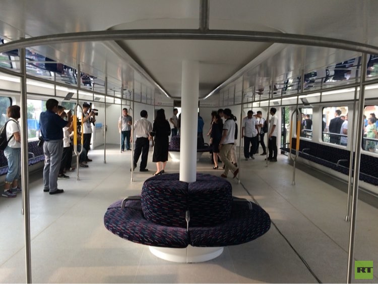 Verkehr der Zukunft: Futuristischer Bus zur Stau-Überwindung beginnt Testbetrieb in China