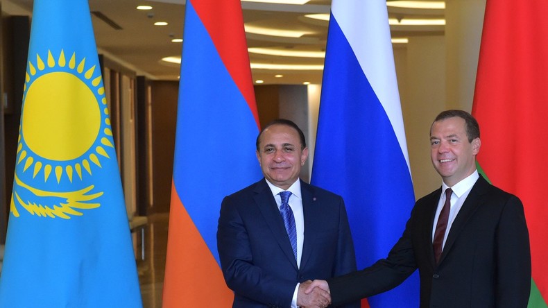 "Wir brauchen einen Neuananfang" - Armeniens Premierminister tritt zurück