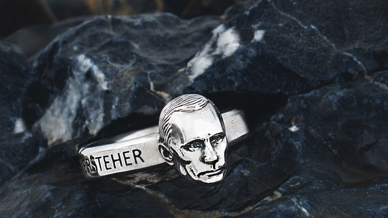 Neue Kollektion "Putinversteher": Mit Schmuck-Patriotismus gegen Doppelstandards
