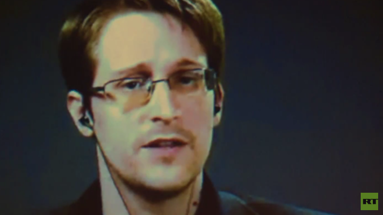 Edward Snowden zu Gast auf der Berliner Volksbühne: "Mit besten Grüßen aus Moskau"