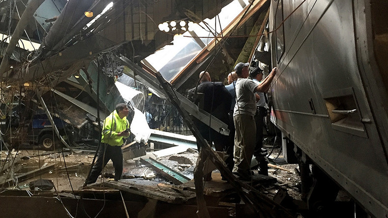 Updates: Zugunglück in USA - Nahverkehrszug fährt ungebremst auf Bahnsteig