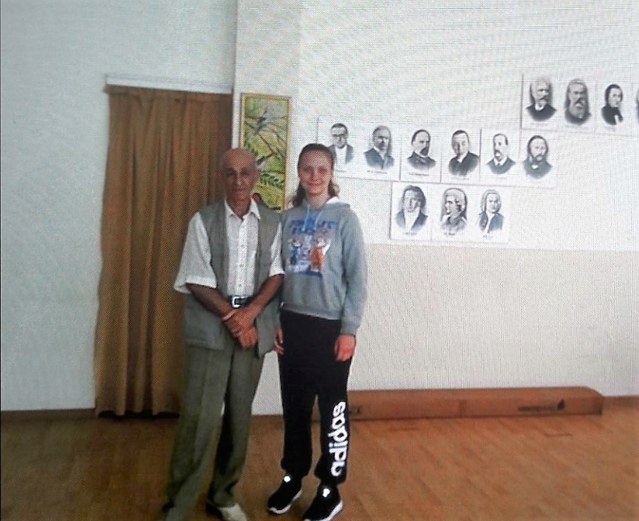 Brav und fleißig in der Schule? - Austauschschülerin berichtet RT von ihrem Leben in Russland