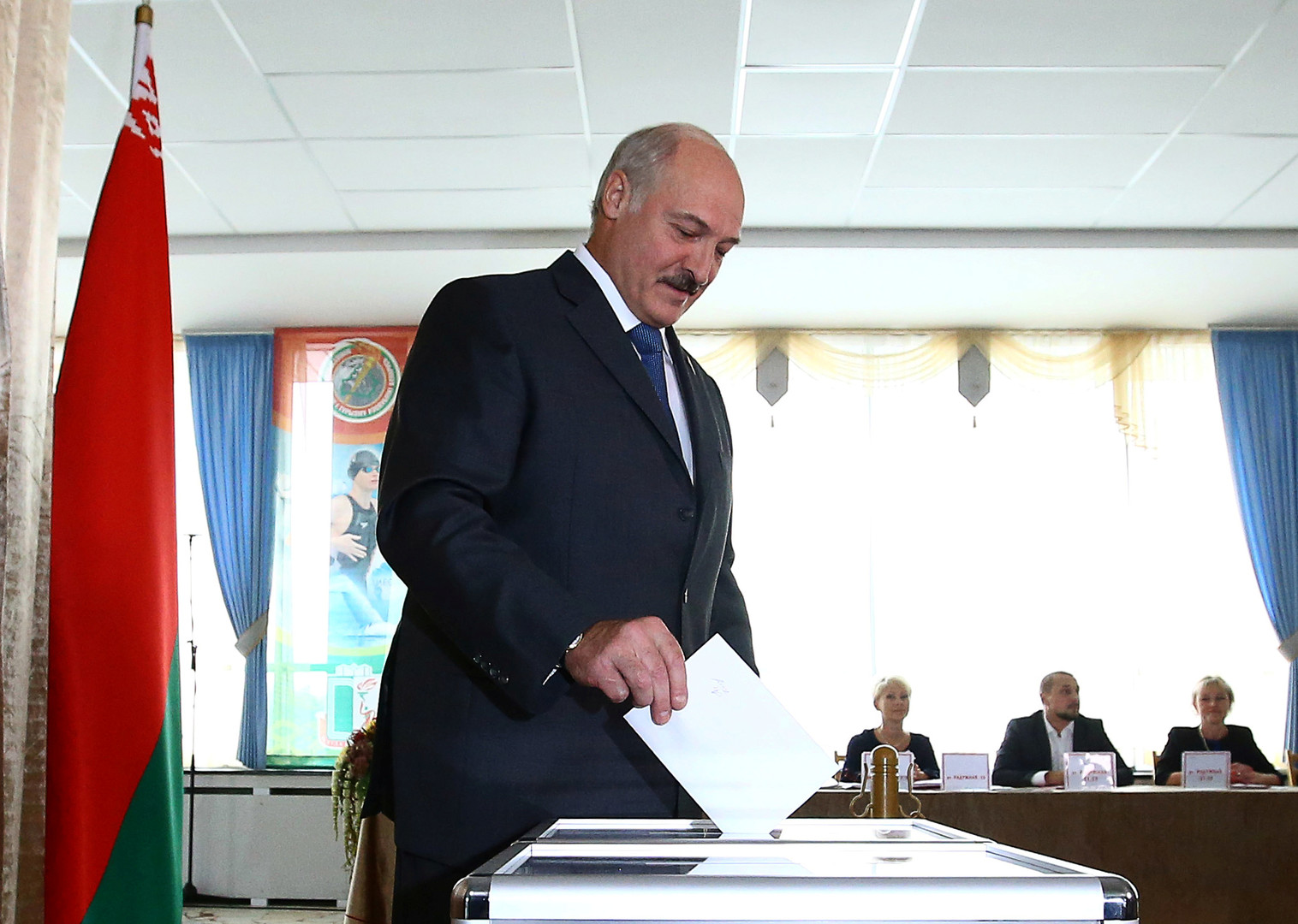 Darth Vader, Chewbacca und zwei Oppositionelle: Weißrussland hat sein Parlament gewählt