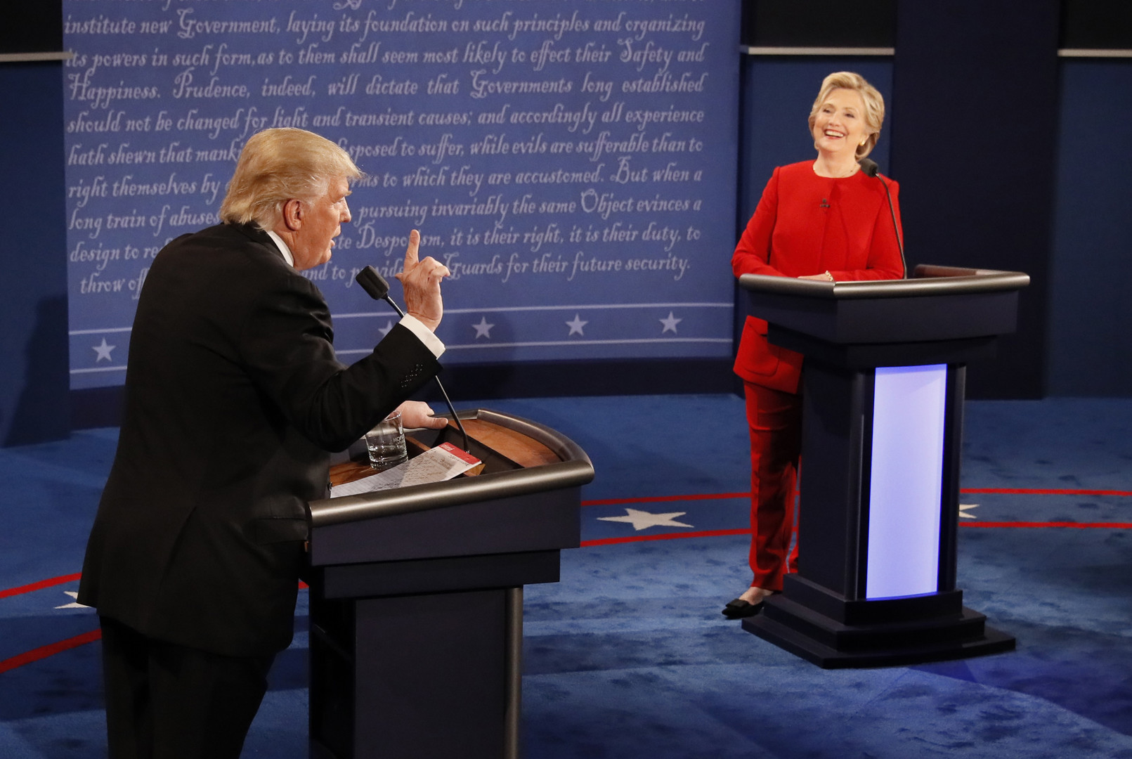Erste TV-Debatte von Clinton und Trump endet im Unentschieden