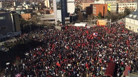 Live: Protest gegen Grenzdemarkationsabkommen mit Montenegro in Pristina