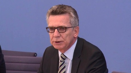 Live: De Maizière gibt Pressekonferenz nach Anti-Terror-Razzien und Festnahmen in Norddeutschland