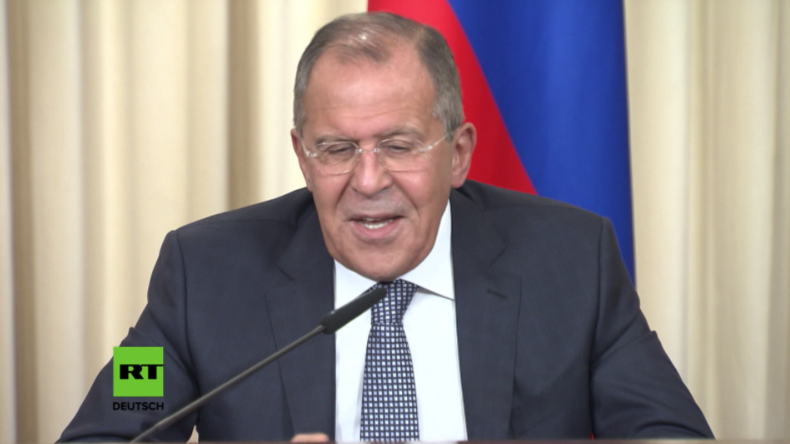 Lawrow kann sich das Lachen nicht verkneifen - Deutschland erwägt Russland-Sanktionen wegen Syrien 