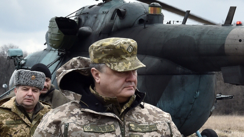 Petro Poroschenko hat mit Militärs im Donbass beraten