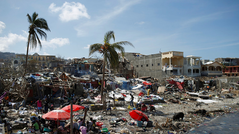 Blauhelme setzen Tränengas ein, um einen Hilfskonvoi in Haiti zu schützen