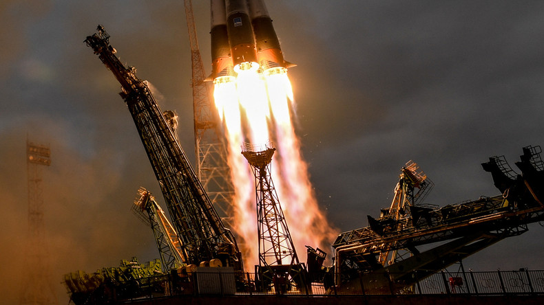 Russische Sojus-Rakete mit neuer ISS-Besatzung erfolgreich gestartet - Video