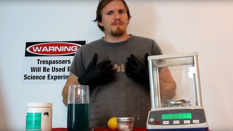 Blogger trinkt Zyanidlösung und sammelt über 1,5 Millionen Klicks