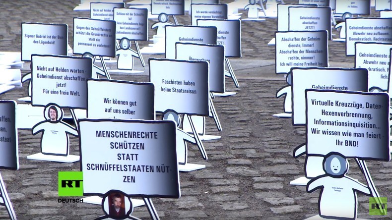 Berlin: Proteste vor dem Reichstag gegen das neue BND-Gesetz