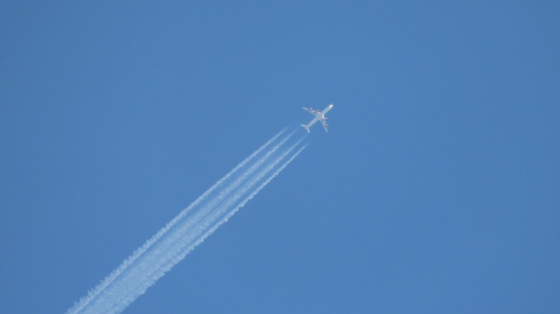 Myanmar: Unbekanntes Flugzeug ins Meer gestürzt