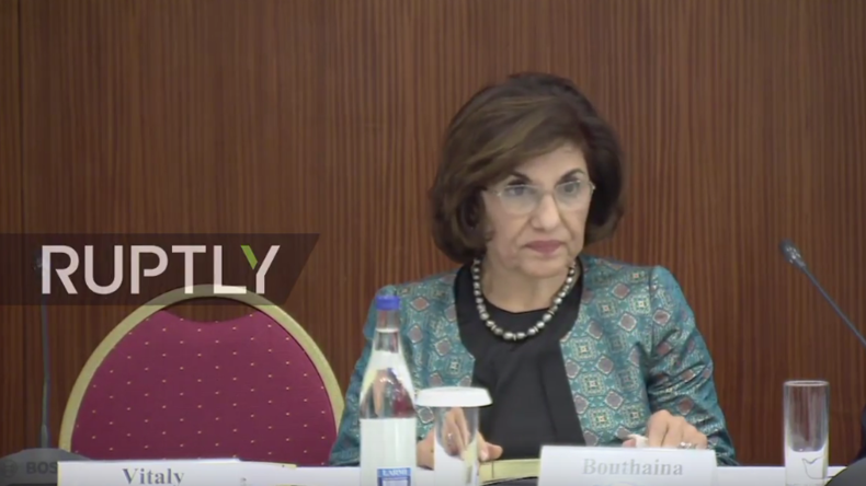 Live aus Moskau: Beraterin des syrischen Präsidenten hält Rede über Syriens Zukunft 