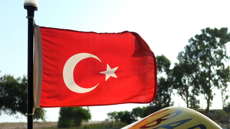 Türkischer Außenminister: Bei Einreise in Türkei sollen Russen nur Inlandspass brauchen