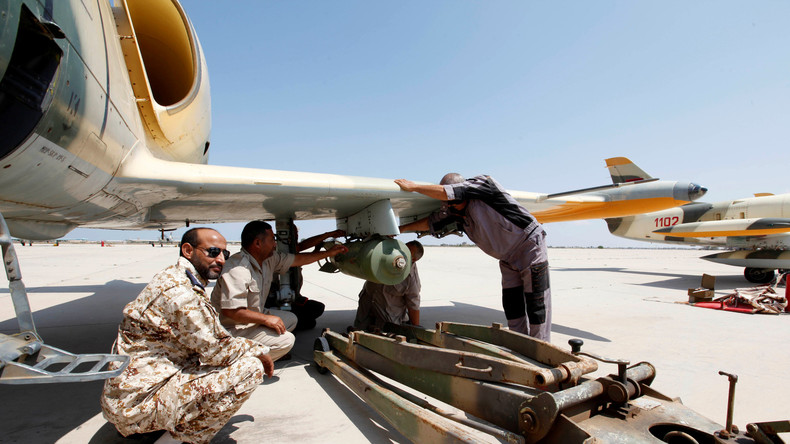 Vereinigte Arabische Emirate und Frankreich bauen in Libyen Militärbasis für Ex-CIA-General Haftar